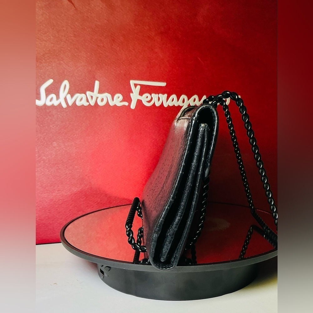 Salvatore Ferragamo Vintage Wallet – Iconic Gancini Design - Picture 11 of 14